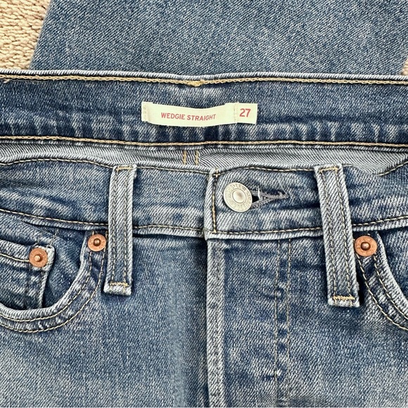 Levi’s High Rise Wedgie Straight Cropped Jeans - Medium Wash - Picture 12 of 14